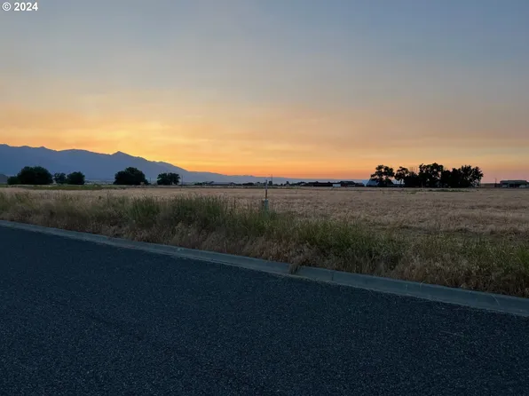 3 E St, Baker City, OR 97814