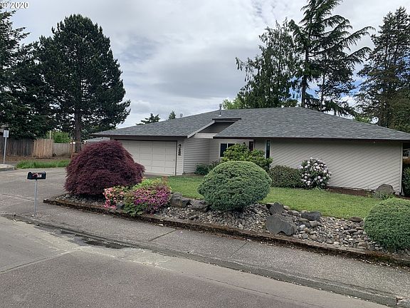 2nd image of 1436 SE Jacquelin Dr