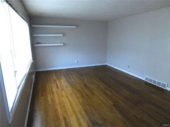 5th image of 318 Mountainview Ave