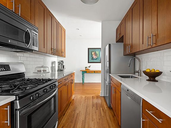 4th image of 225 Park Pl APT 2A