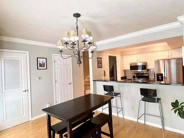 410 N Park Ave — Photo 12