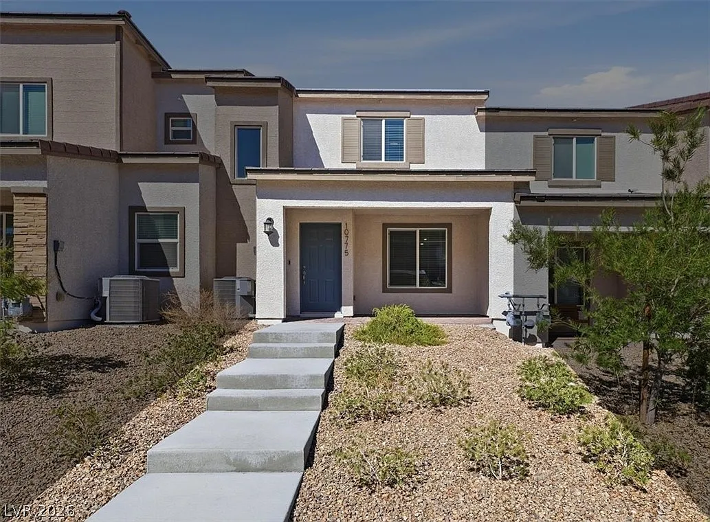 3 bed, 2.5 bath, 1275 sqft, $1,995 — Photo 2