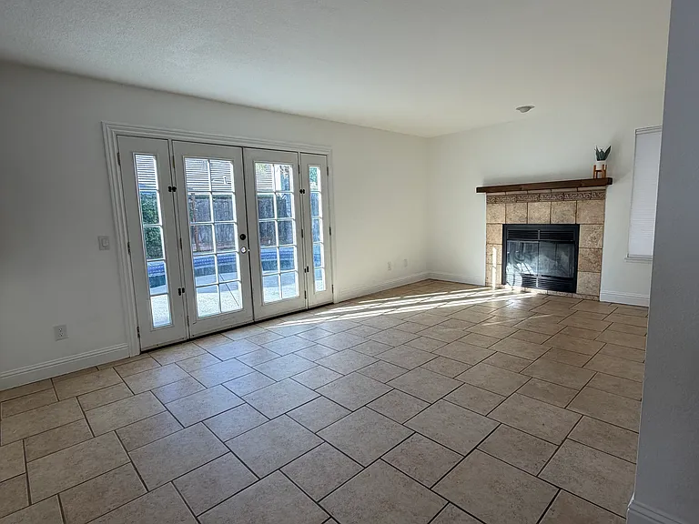 112 Garrett Dr — Photo 5
