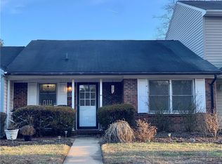712 Meadowgreen Village Dr #B, Eden, NC 27288