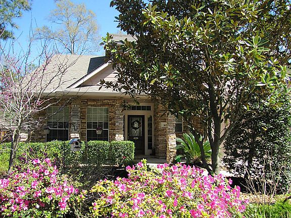 Mature landscaping is full of color! Roof was replaced about 4 yrs ago.