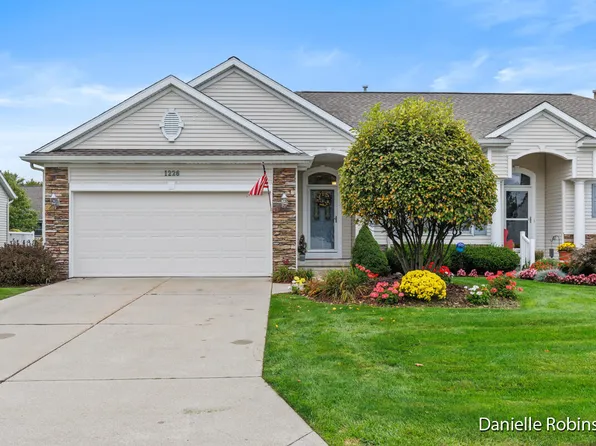 1226 Linwood Dr NW, Grand Rapids, MI 49534