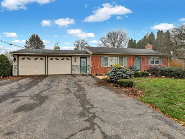 49 Poplar St, Gordonville, PA 17529