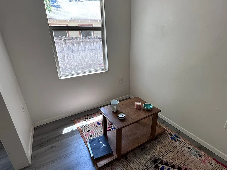 1212 Willow St — Photo 4