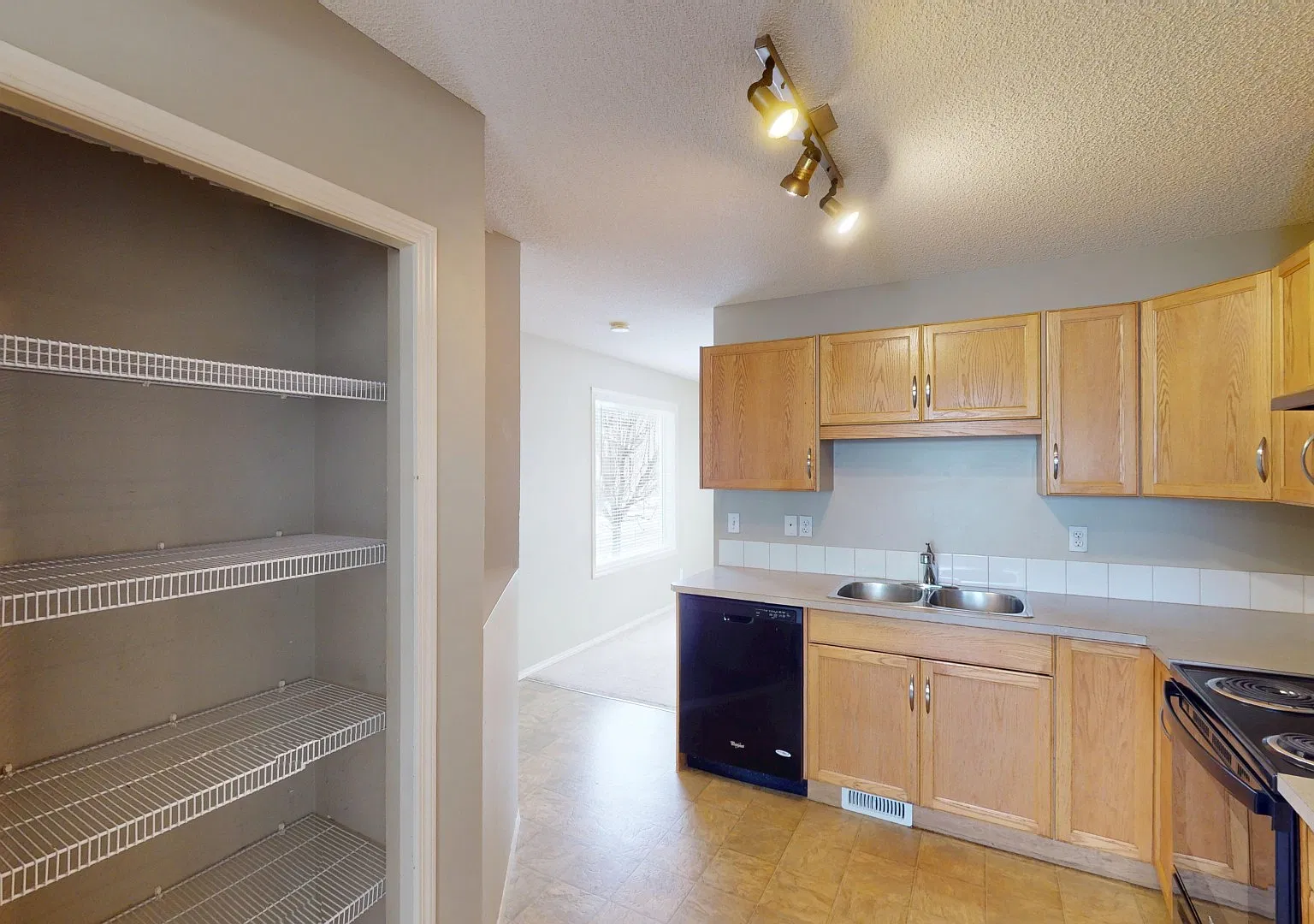 501 Saddlecrest Boulevard Northeast — Photo 4