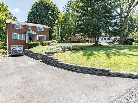 3rd image of 210 Woodbury Dr