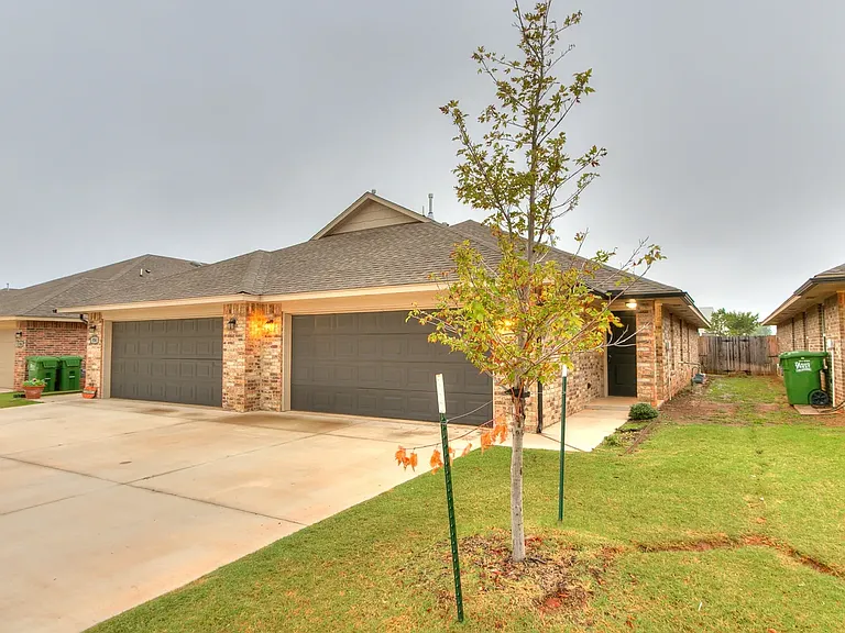 946 Coles Creek Ln — Photo 1