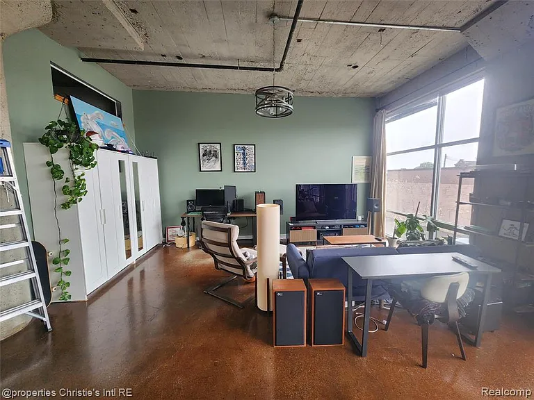 55 W Canfield St #204 — Photo 4