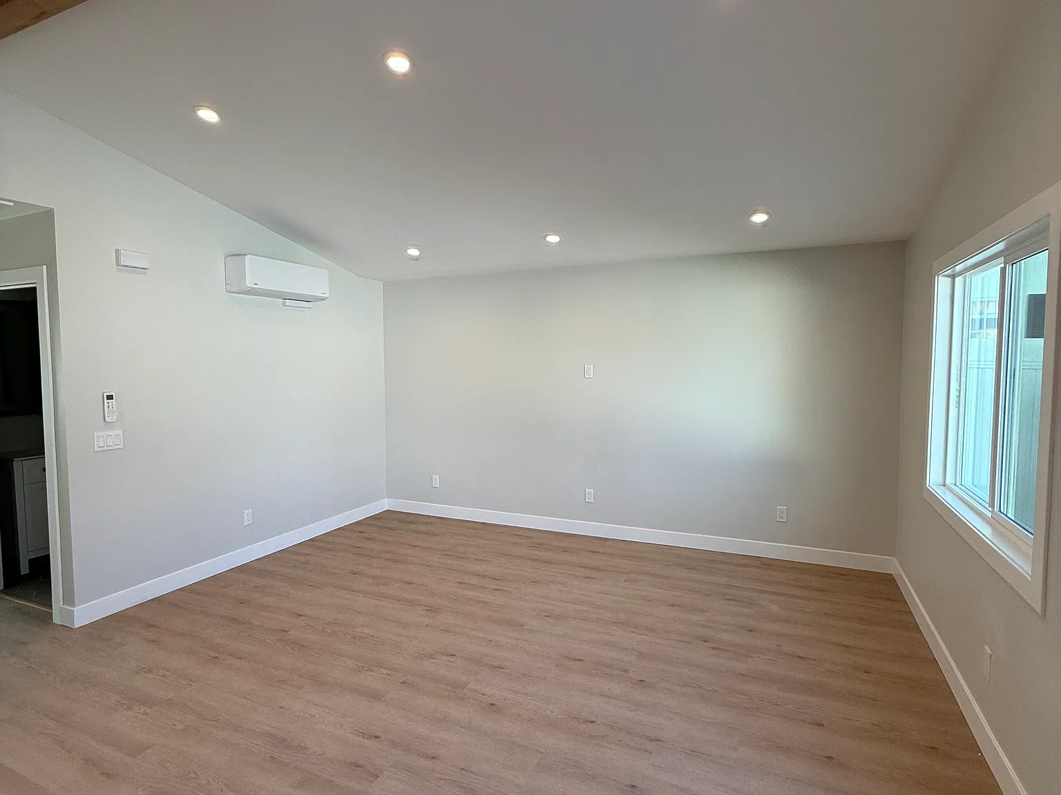 25240 Everett Dr — Photo 4