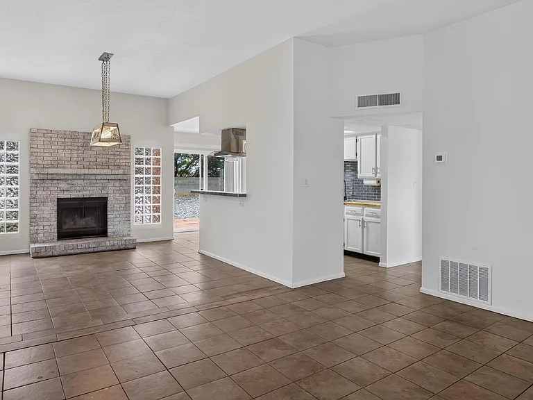 10501 Delicado Pl NE — Photo 5