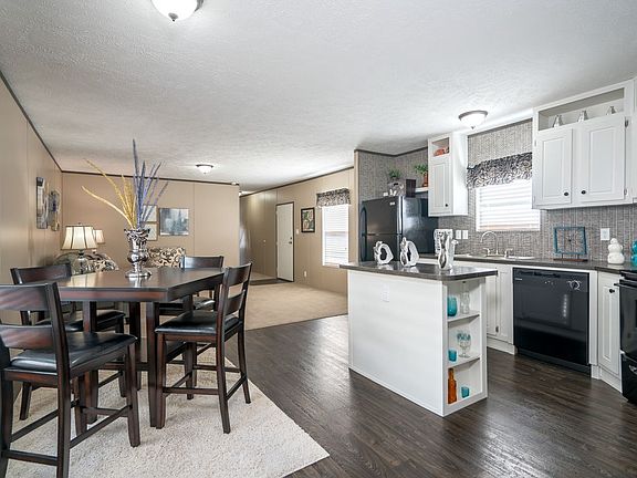 3rd image of 315 Spruce Pines Dr