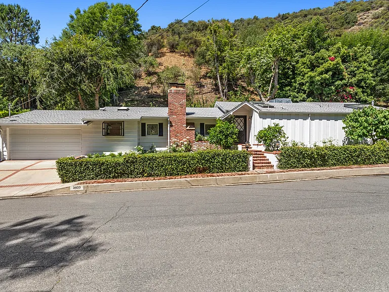 3933 Mandeville Canyon Rd — Photo 1