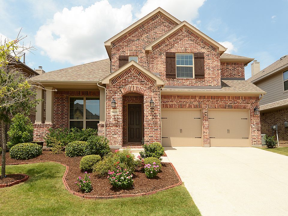 1st image of 1609 Presley Way