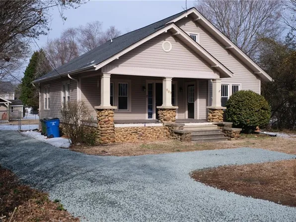 909 Burlington Ave, Gibsonville, NC 27249