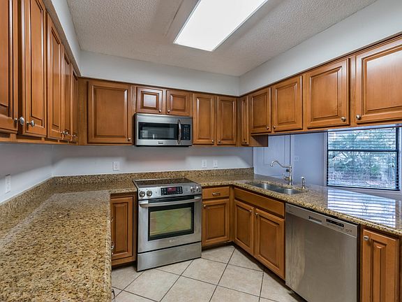 12131 Hidden Hills Dr-13