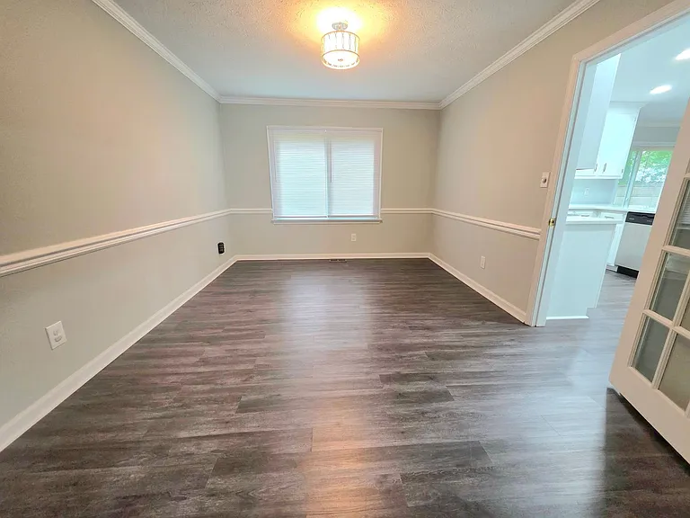 415 Rosewood Ln — Photo 7