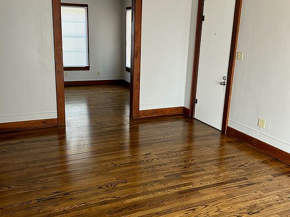 2nd image of 814 W 3rd St