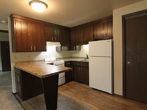 2nd image of 840 Park St #14