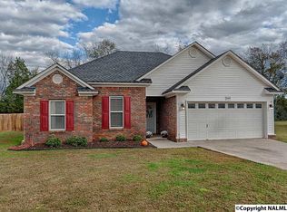 261 Falcon Ridge Dr, Huntsville, AL 35811