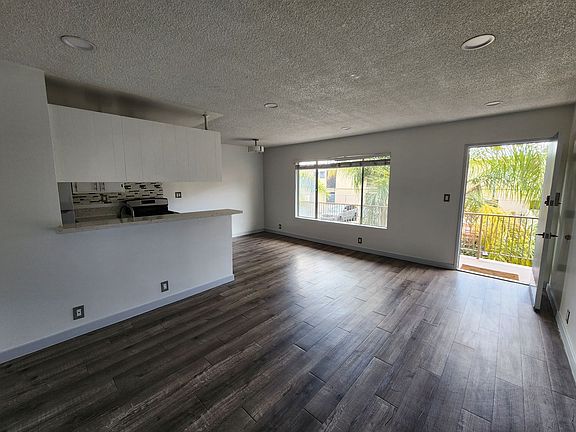 2nd image of 1576 Locust Ave APT 204