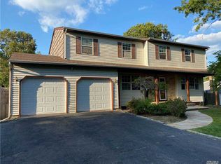 7 David Dr, Selden, NY