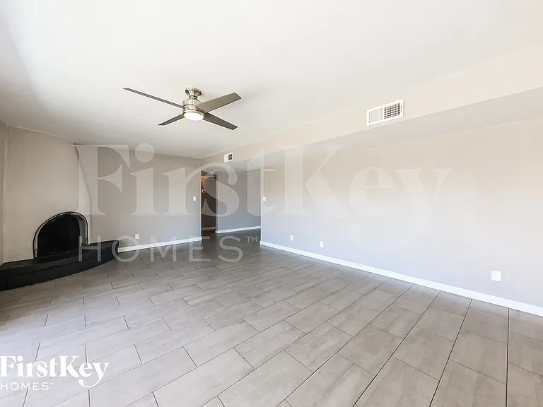 4855 W North Ln — Photo 8