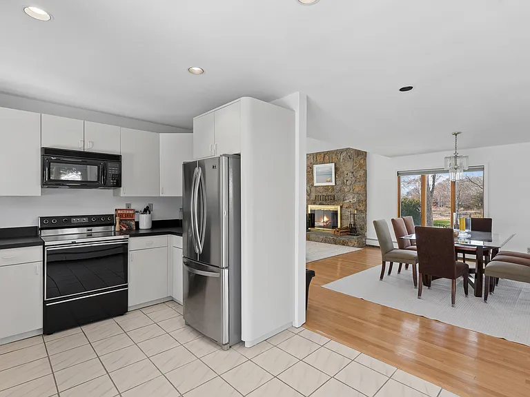 18 Noyac Harbor Rd — Photo 15