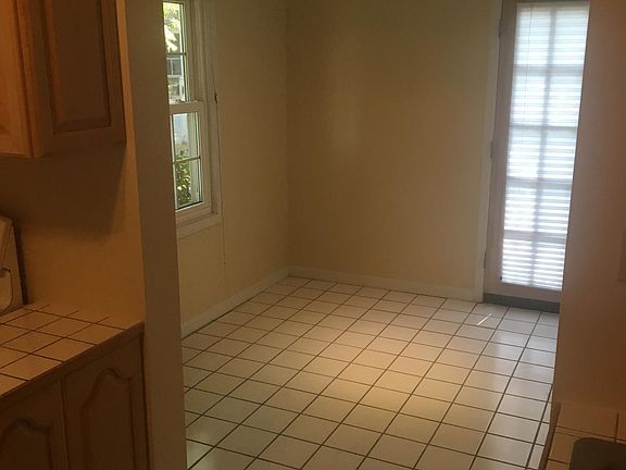 4th image of 2823 Stratford Dr