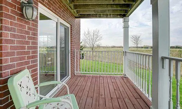 2 bed, 1000 sqft, $2,050 — Photo 2
