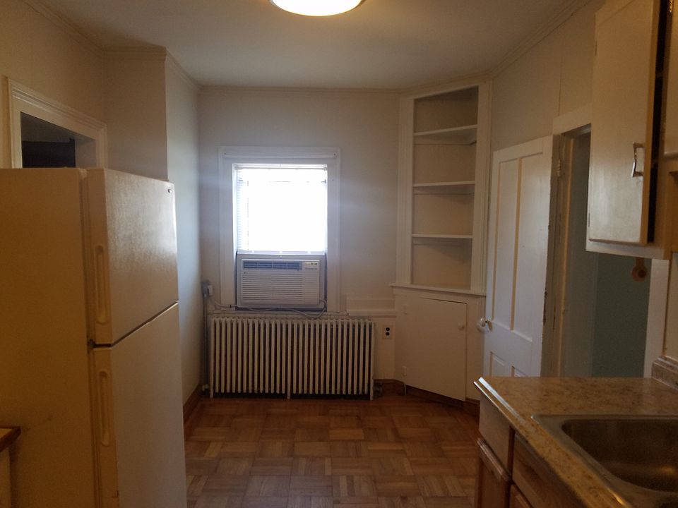 1st image of 408 E Market St APT 5