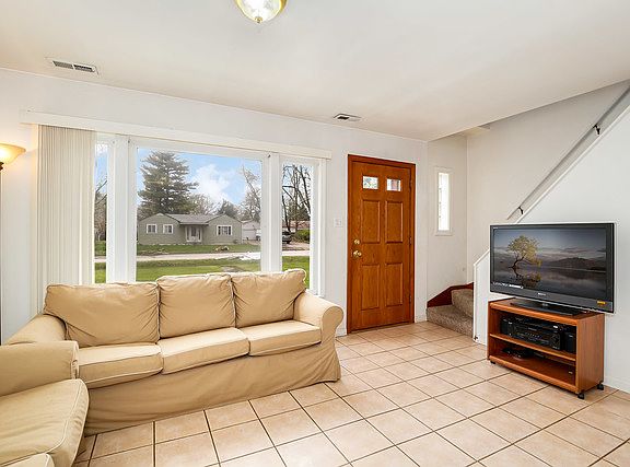 4th image of 3001 La Porte Ave