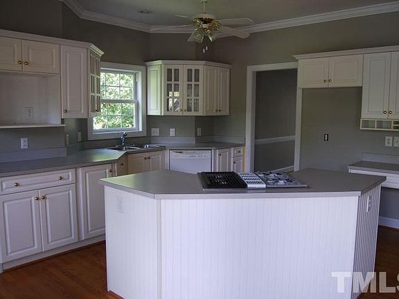 4th image of 144 Edinborough Dr