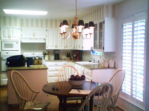 Kitchen w/Island