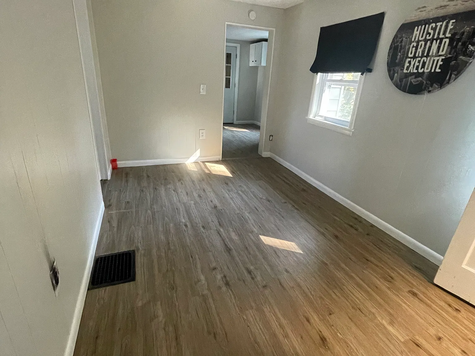 2 bed, 700 sqft, $1,300 — Photo 2
