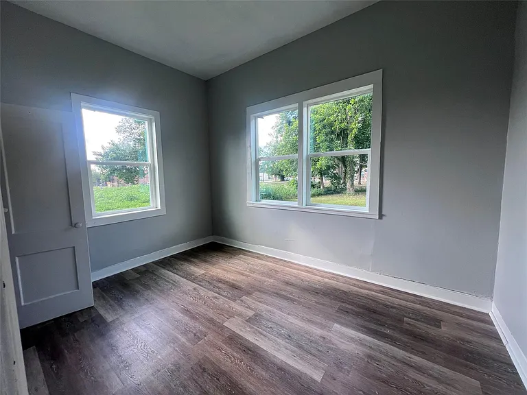 501 W Caney St — Photo 9