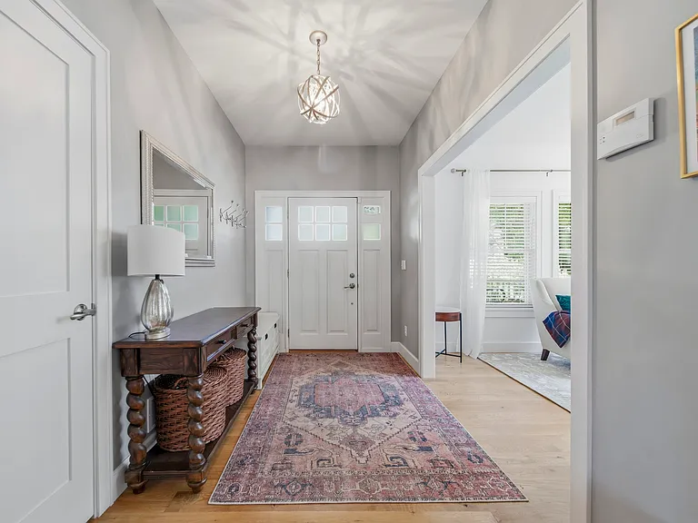 4524 Ewing Ave S — Photo 2
