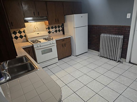 3rd image of 509 Centre St
