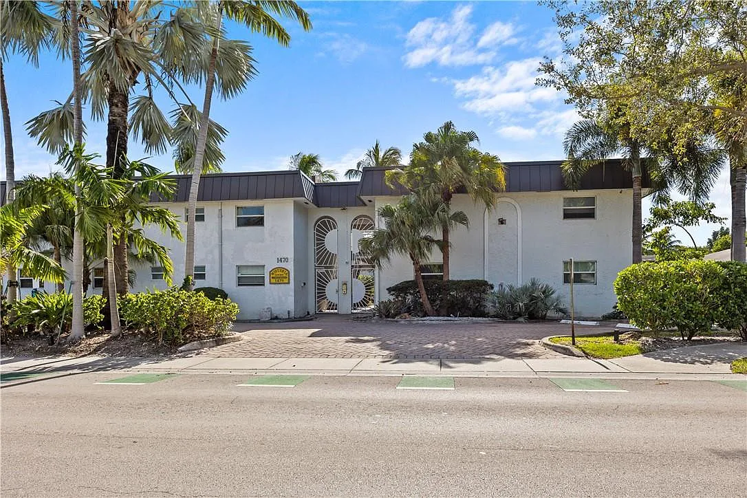 Building Photo - 1470 N Dixie Hwy #2
