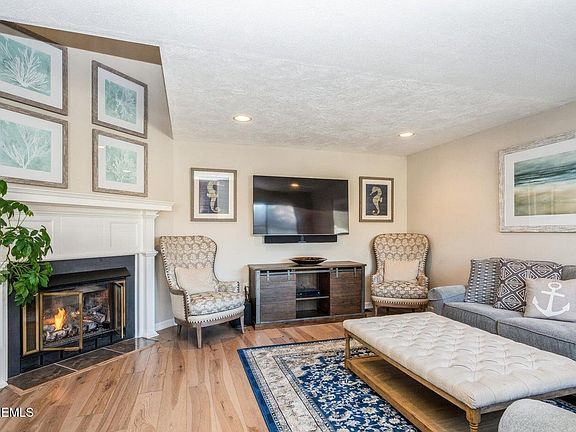 2nd image of 3 Oxford Ln