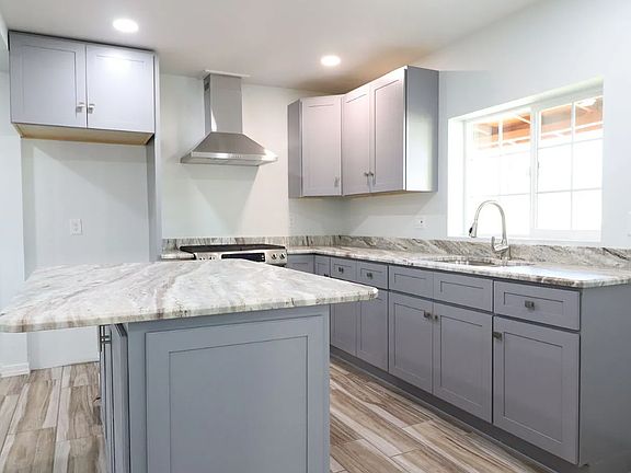5th image of 202 W Laguna St