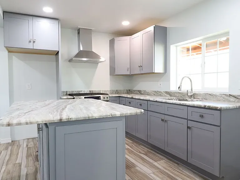 202 W Laguna St — Photo 5