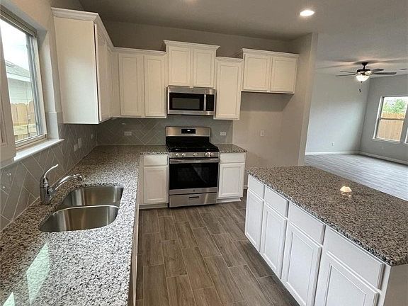 5th image of 130 Trailstone Dr