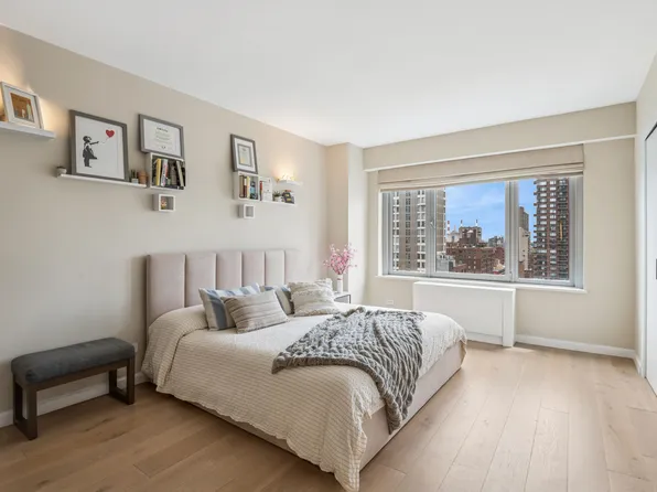 200 East 62nd Street image 4 of 14