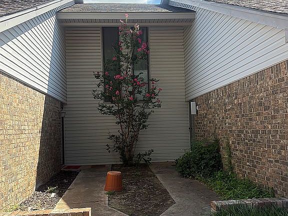 2nd image of 1318 Summerton Pl