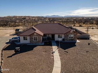 176 E Artesian Ln, Benson, AZ 85602