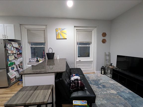 2nd image of 1525 W Girard Ave #2R